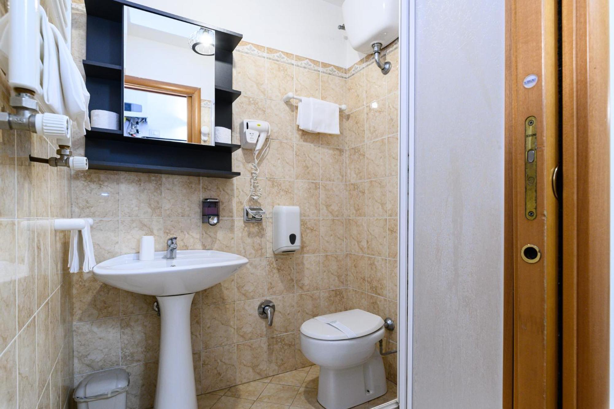 Apartment Julia Guesthouse Rome Exterior photo